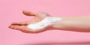 بهترین کرم آبرسان و روشن کننده پوست