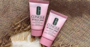 فوم شوینده صورت کلینیک پوست چرب