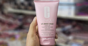 فوم شوینده صورت کلینیک پوست چرب